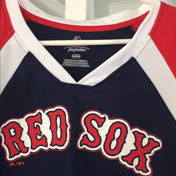 Women’s Majestic Red Sox Top - Picture 4 of 6